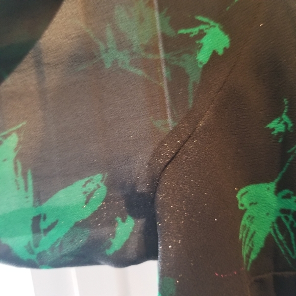 Sz 2 Torrid Floral Black Green Sheer Sleeve Top - Picture 7 of 7